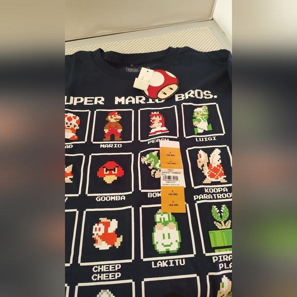 Nintendo Super Mario Men's Size L (42-44)) Super Mario Character Graphic Tee - Picture 5 of 5